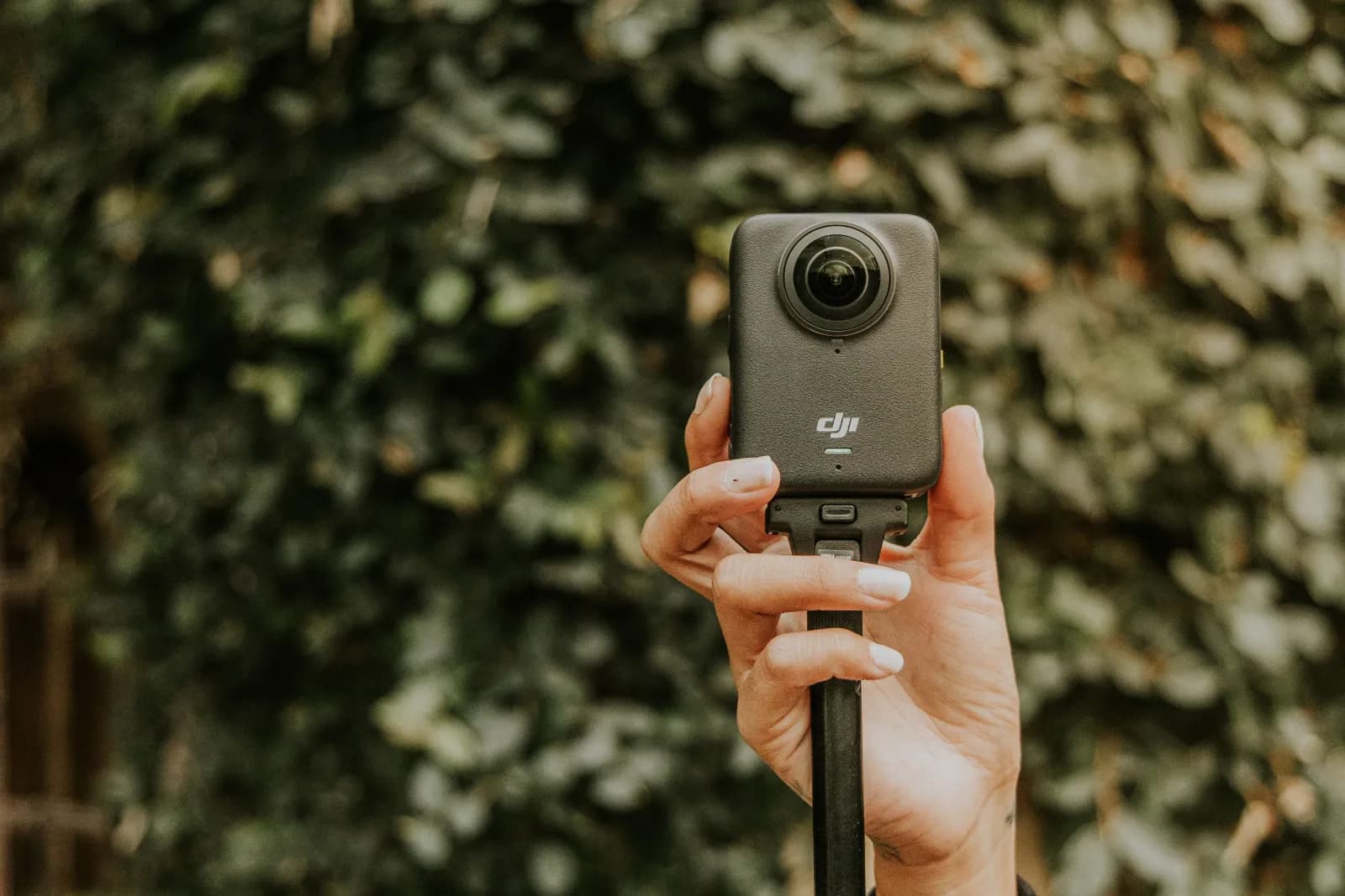 Two Lenses, One Eye: Why Your 360 Video Looks Flat